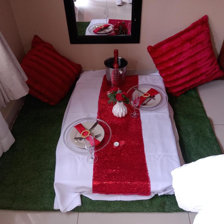 Suits Guest House & Bar Carletonville 外观 照片