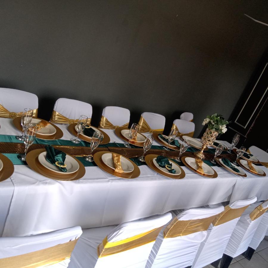 Suits Guest House & Bar Carletonville 外观 照片